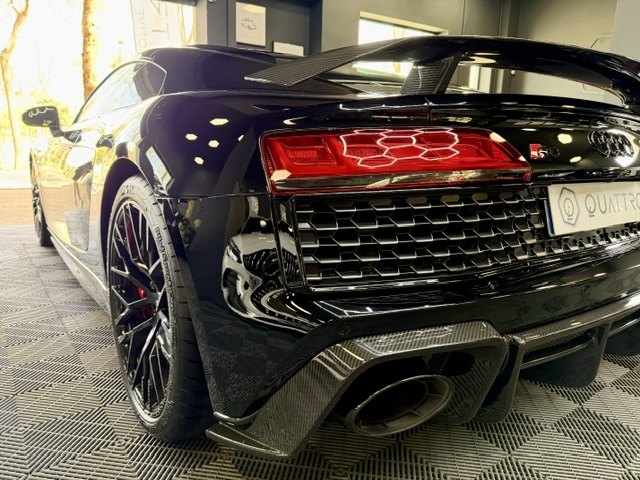 Black Audi R8 V10, rear detail
